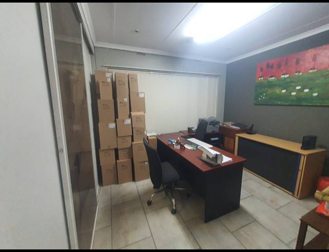 940M² BUSINESS FOR SALE IN BRACKENHURST